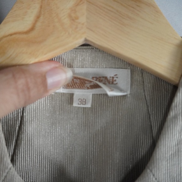 Michel‎ René Sleeveless Button Down Vest Women's Light Beige 38 Tailored Luxury - Picture 4 of 7